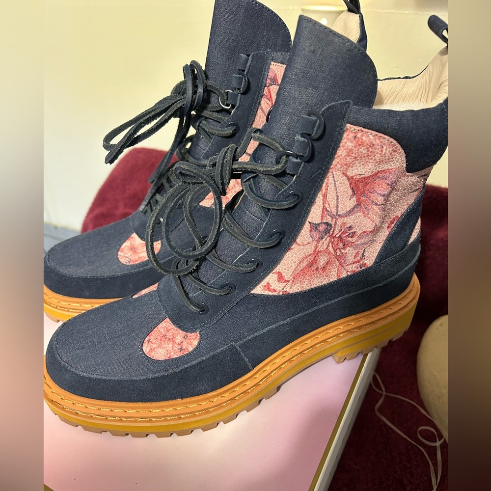 Cecelia New York Leather Lace-up boots. Denim color.
